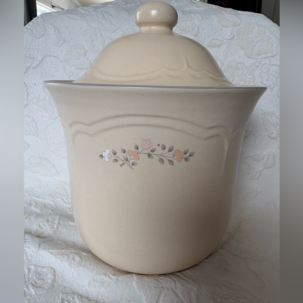 Vintage Pflatzgraff “Remembrance” 3QT Canister